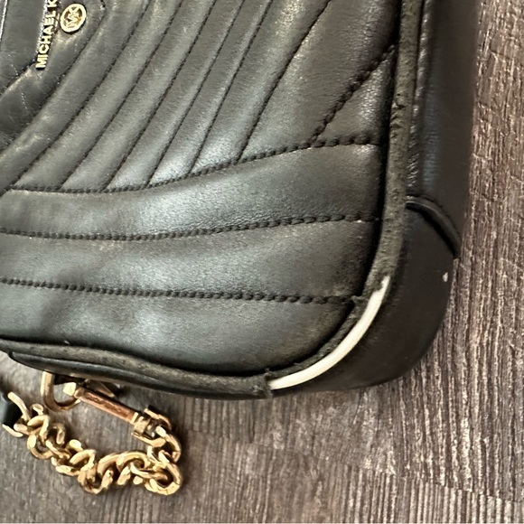 Michael Kors Jet Set Medium Quilted Bag - Picture 13 of 15